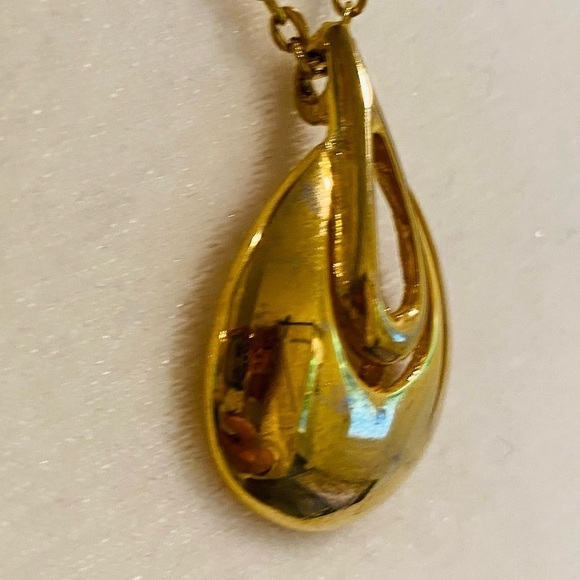 Vintage Gold Tone Chain Pendant 18” Long Tear Drop Design - Picture 6 of 15